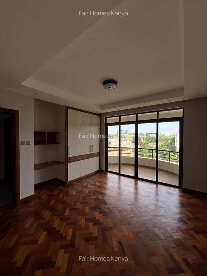 4 Bed Apartment with En Suite at Riverside Drive - 8