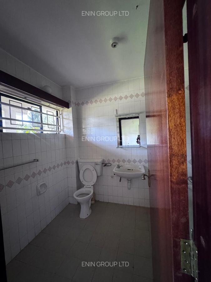 4 Bed House with En Suite in Nyari - 16