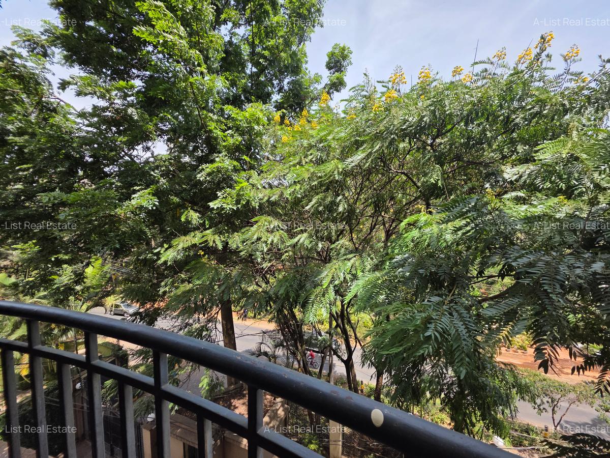 4 Bed Apartment with En Suite at Brookside Drive - 11