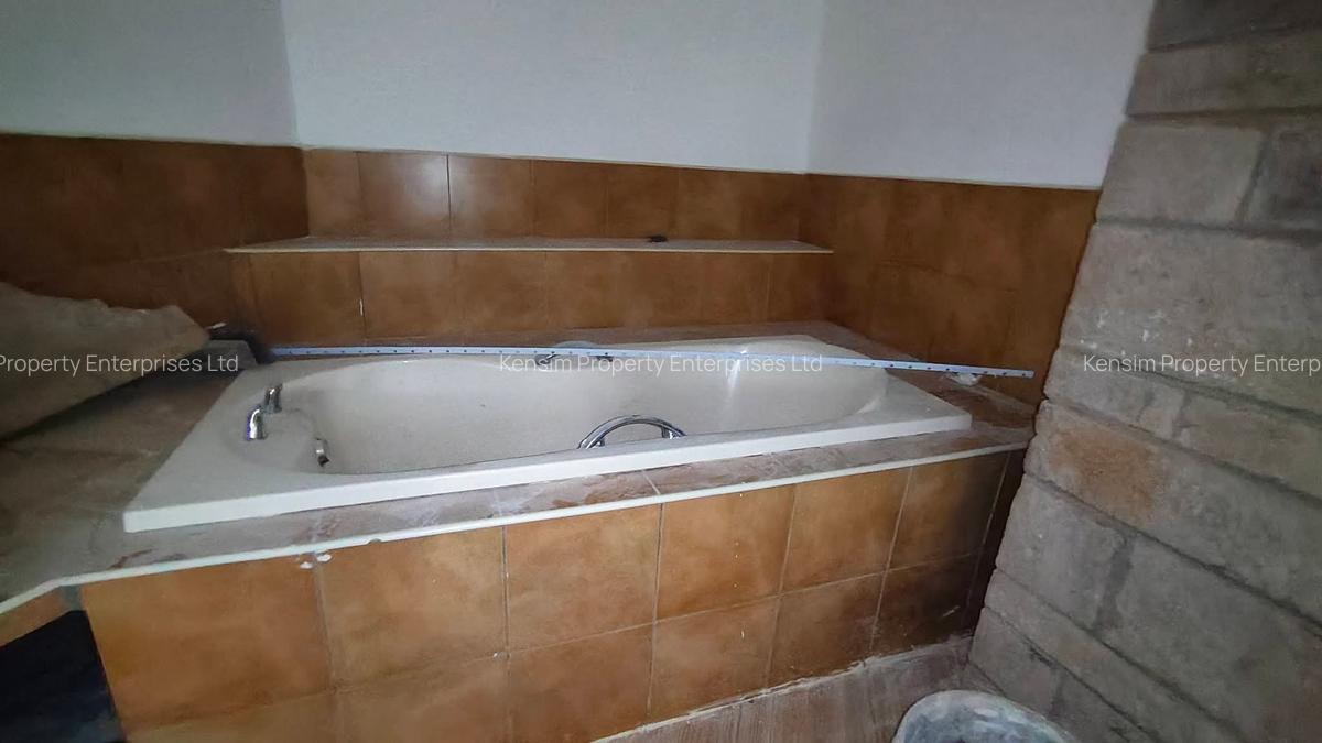 5 Bed House with En Suite in Kitisuru - 12
