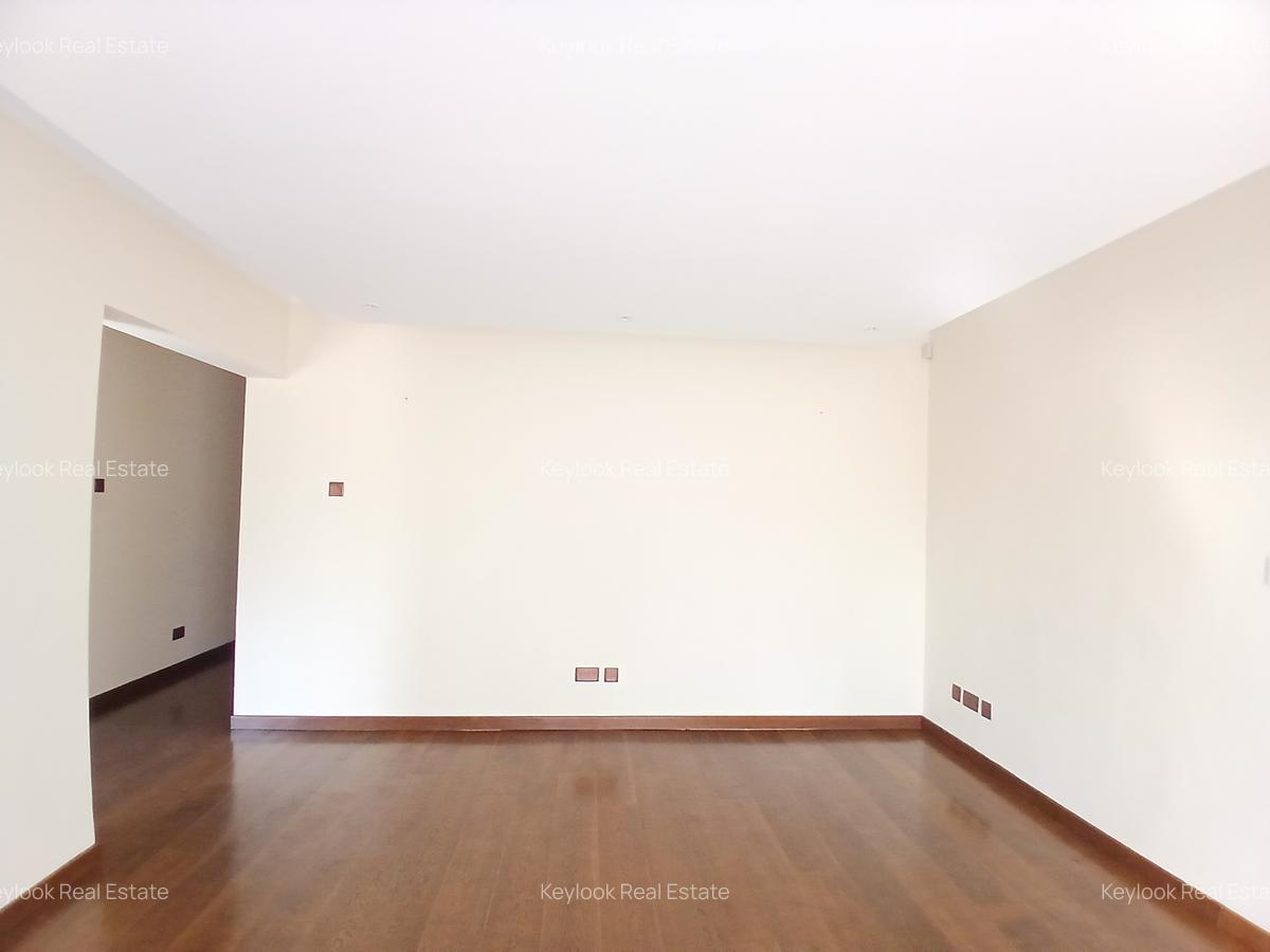 5 Bed Townhouse with En Suite at Lavington - 10