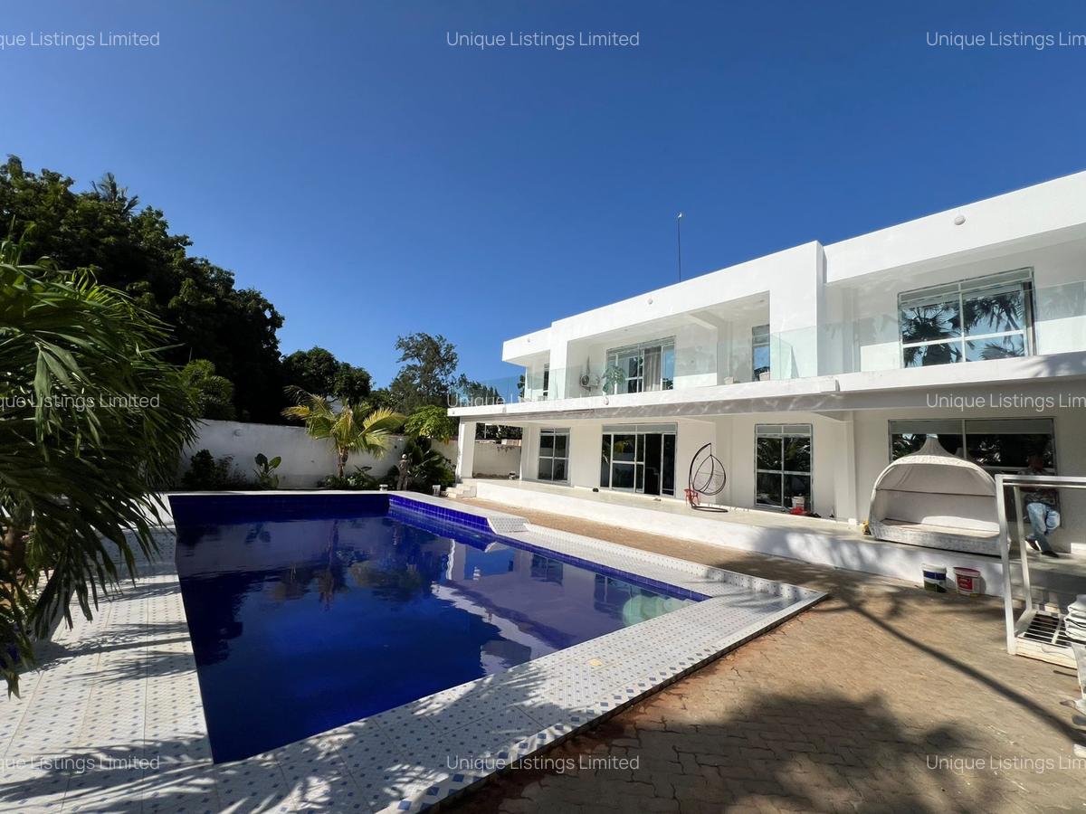4 Bed House with En Suite in Diani - 1