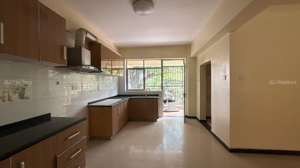 3 Bed Apartment with En Suite in Kilimani - 6
