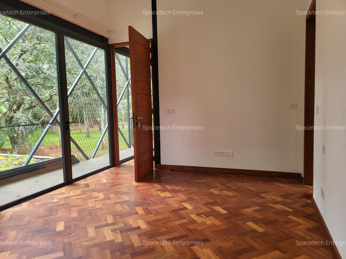 4 Bed Townhouse with En Suite in Lake View - 5