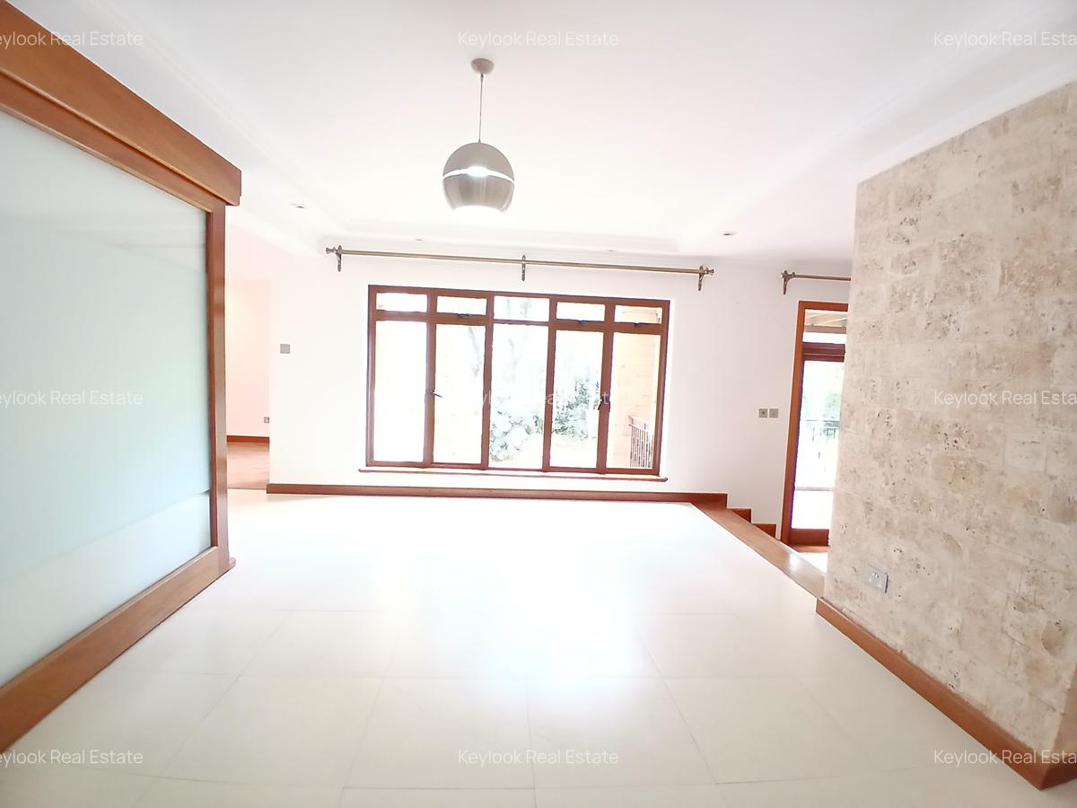 5 Bed Townhouse with En Suite at Lavington - 17