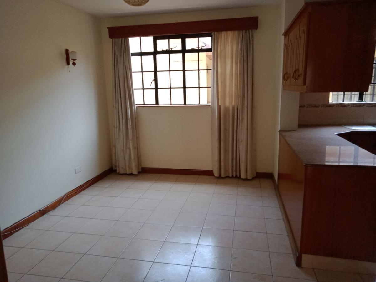 3 Bed Apartment with En Suite at Brookside Area - 7