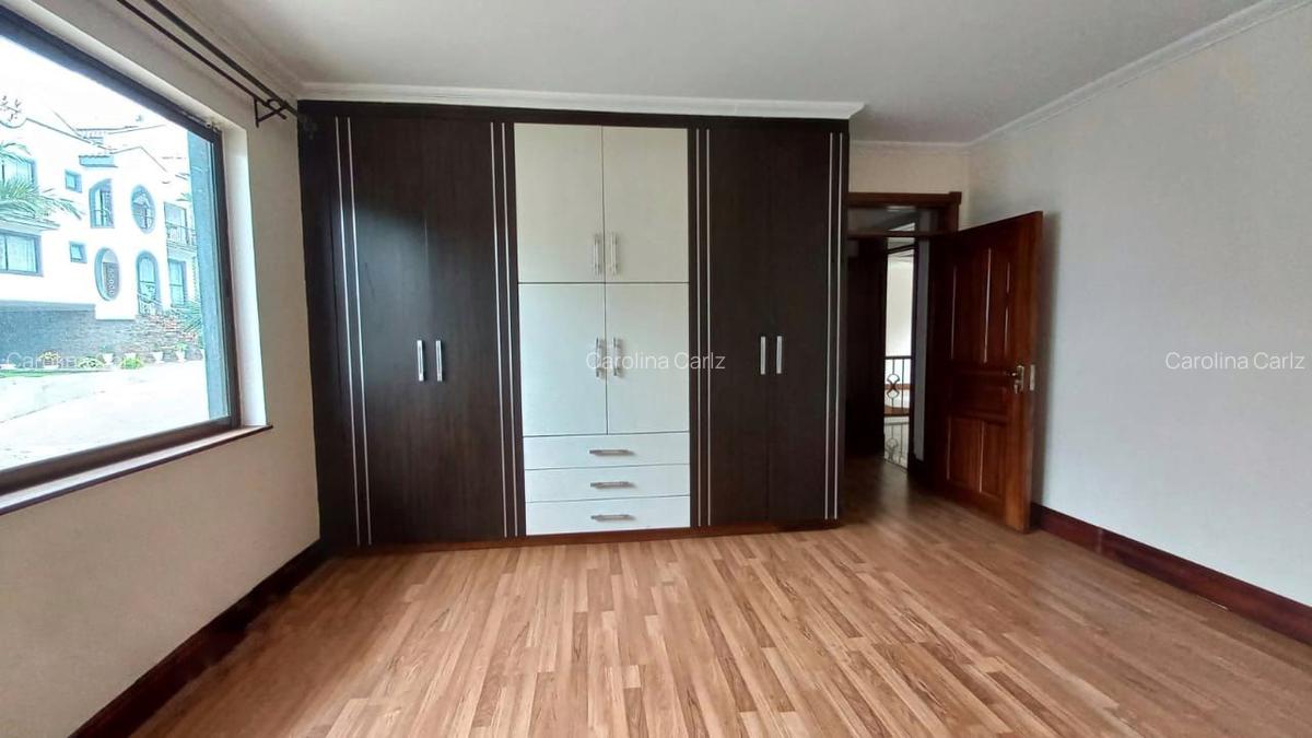 4 Bed House with En Suite at Grevillia Grove - 15