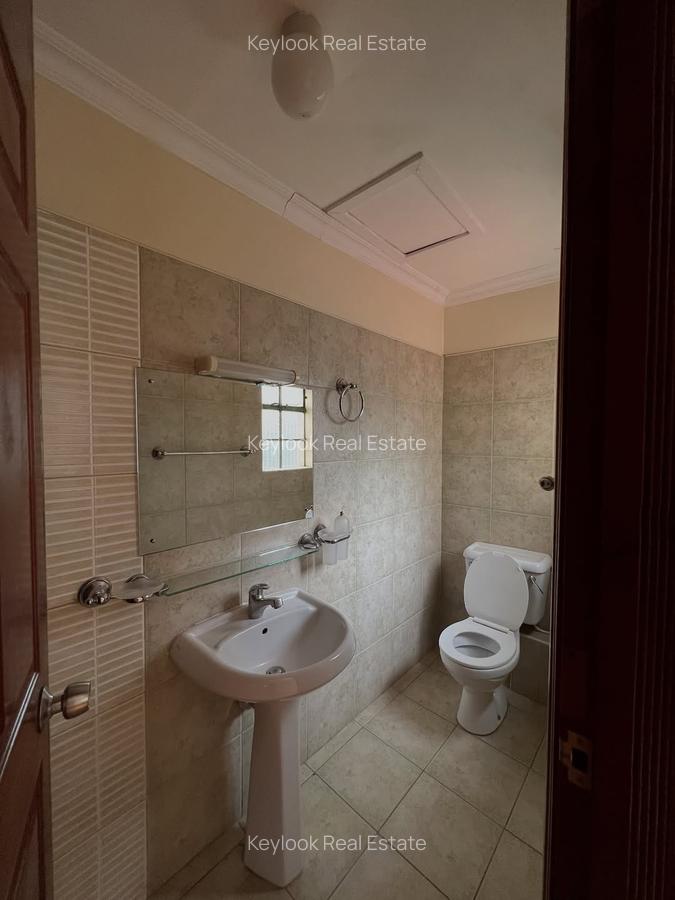 4 Bed Townhouse with En Suite at Lavington - 9