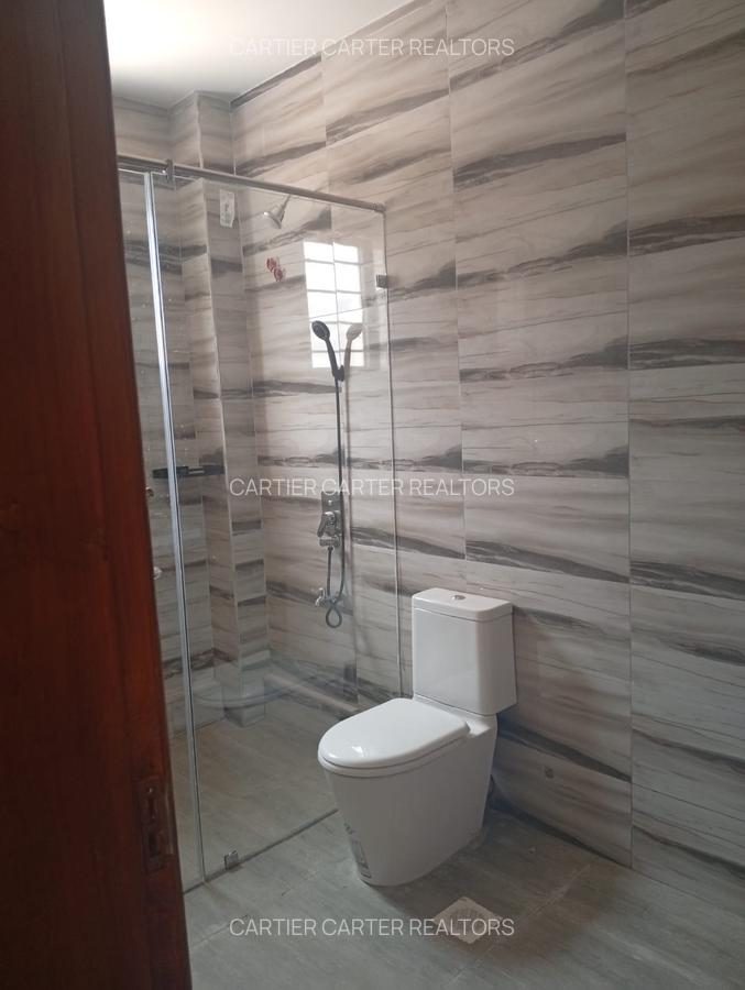 5 Bed House with En Suite in Garden Estate - 10