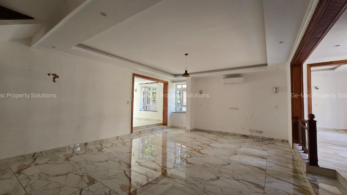 5 Bed House with En Suite in Lavington - 4