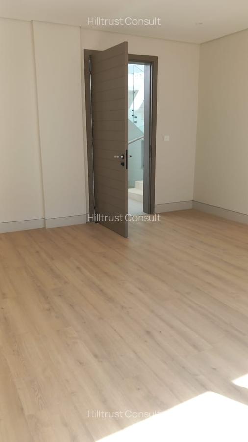 5 Bed Villa with En Suite in Westlands Area - 8