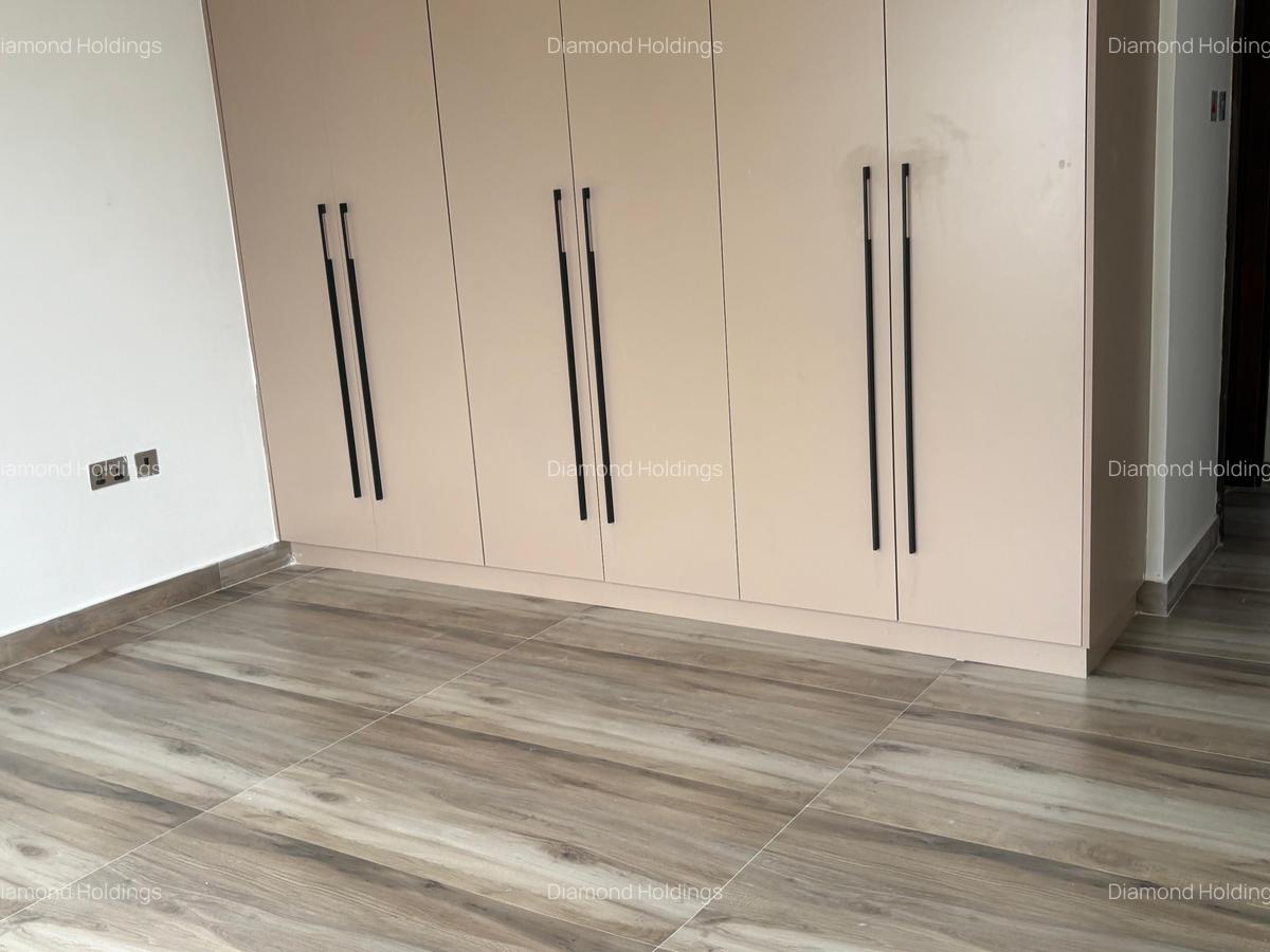 3 Bed Apartment with En Suite in Brookside - 11