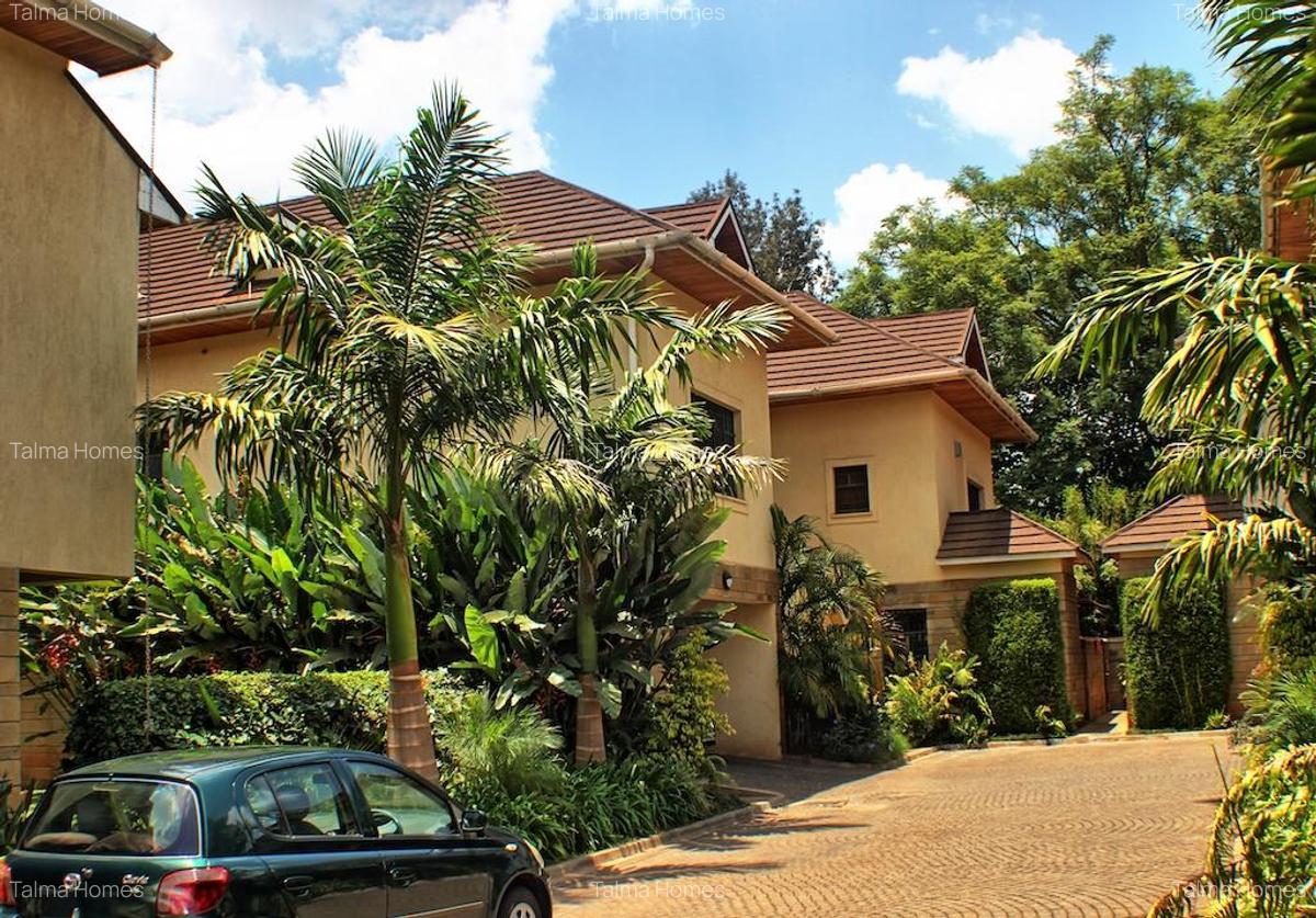 5 Bed Townhouse with En Suite at Off Convent Drive - 12