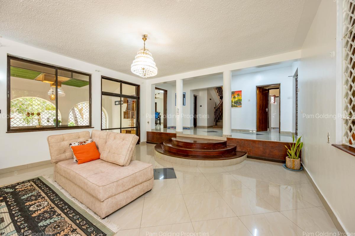 5 Bed Townhouse at Beach Road - 4