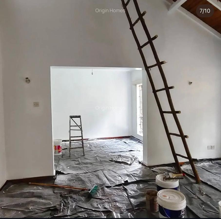 4 Bed House with En Suite at Rosslyn - 9