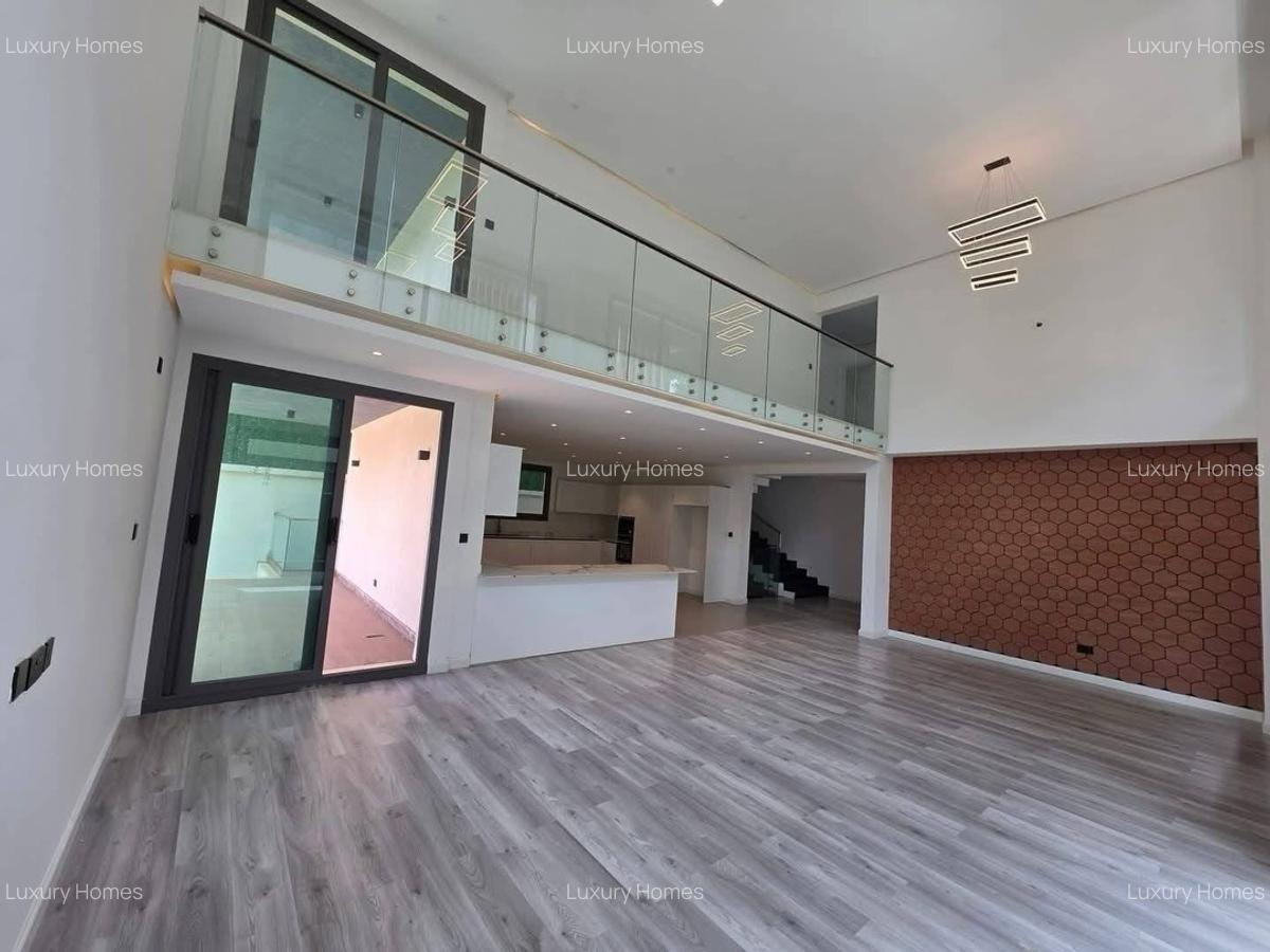 5 Bed Villa with En Suite in Lavington - 2