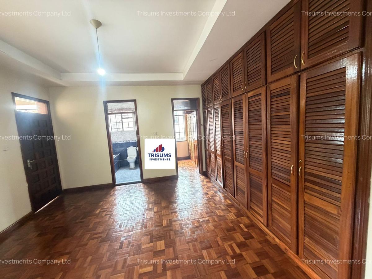 5 Bed House with En Suite in Runda - 10