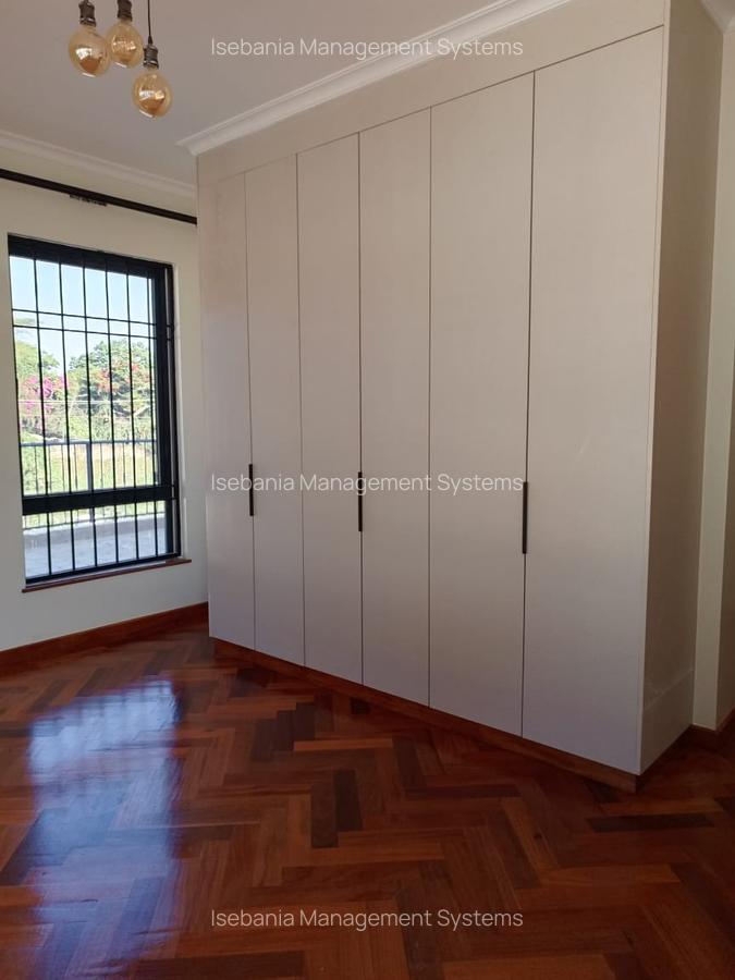 6 Bed House with En Suite at - 15