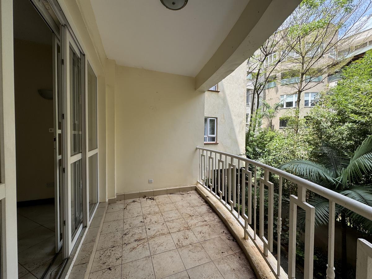 2 Bed Apartment with En Suite in Brookside - 4