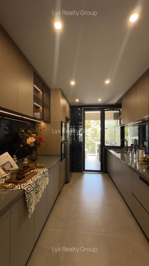 3 Bed Apartment with En Suite in Lavington - 7