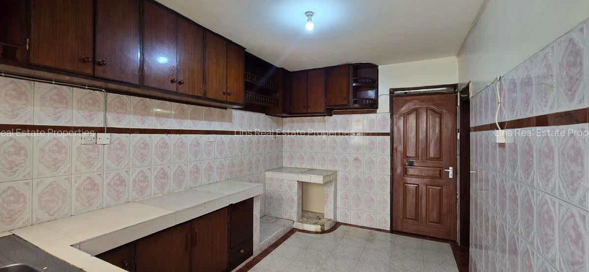4 Bed Townhouse with En Suite in Lavington - 10