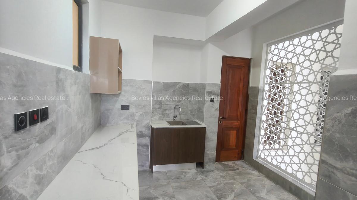 Serviced 4 Bed Apartment with En Suite at Riverside - 14