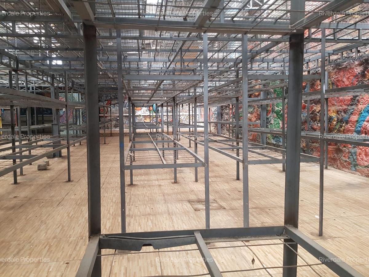 20,000 ft² Commercial Property in Industrial Area - 2