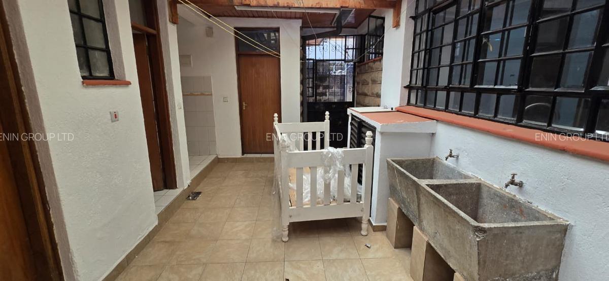 5 Bed Townhouse with En Suite in Lavington - 16