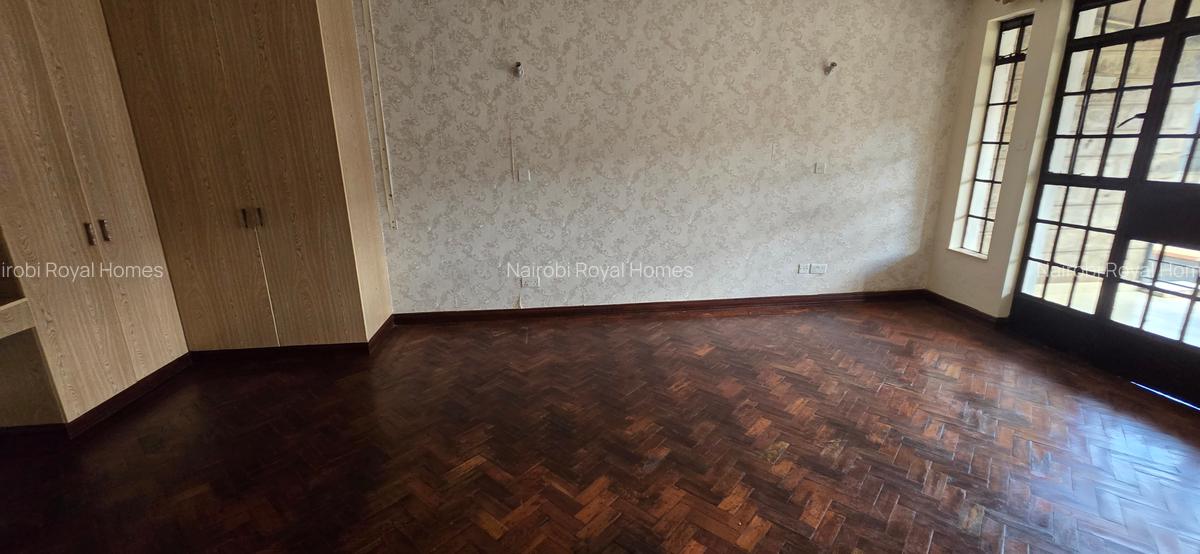 5 Bed Townhouse with En Suite at Lavington Green - 4