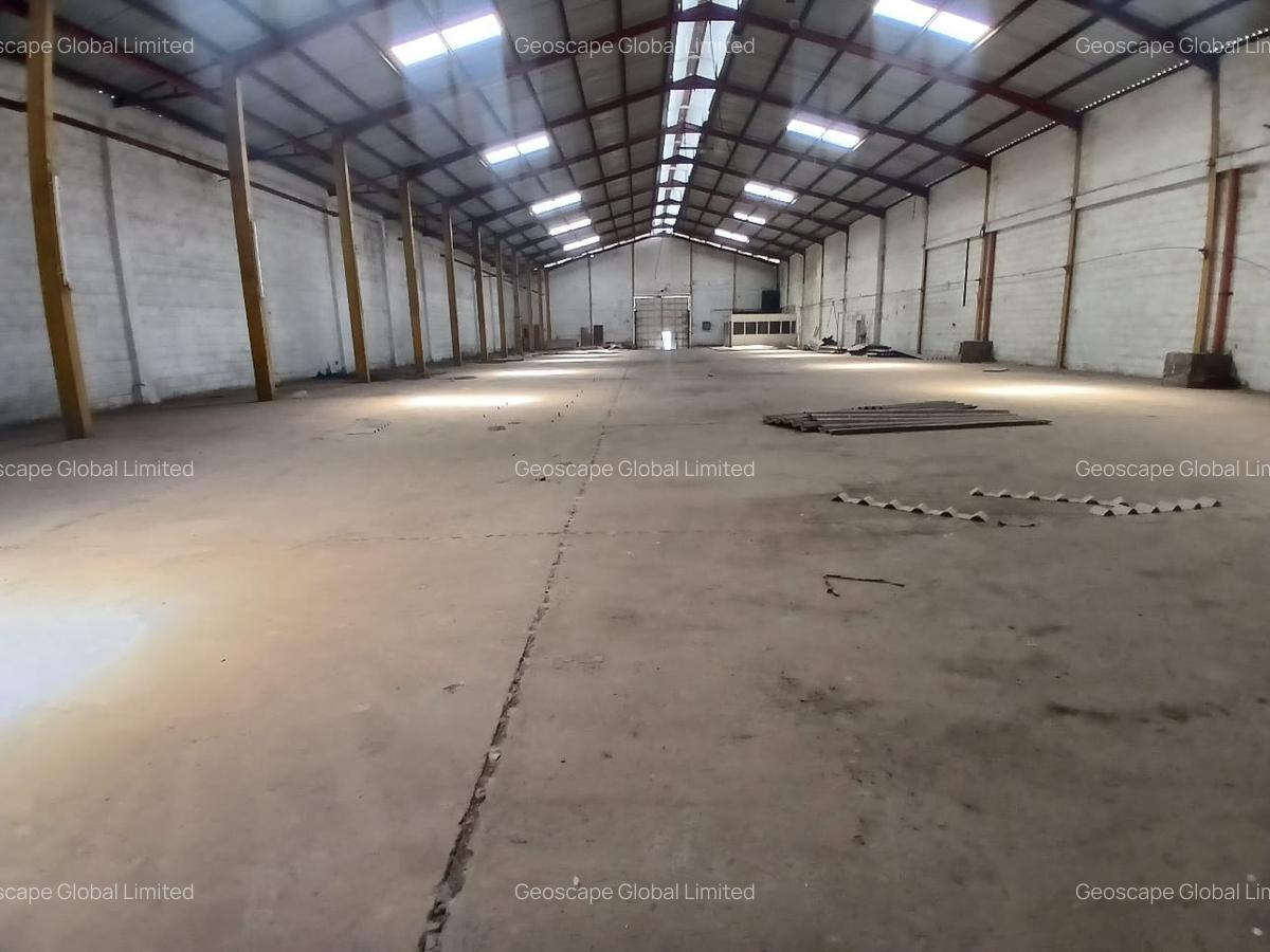 14,000 ft² Warehouse with Parking in Industrial Area - 9