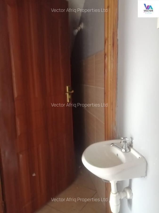 5 Bed Townhouse with En Suite in Syokimau - 16