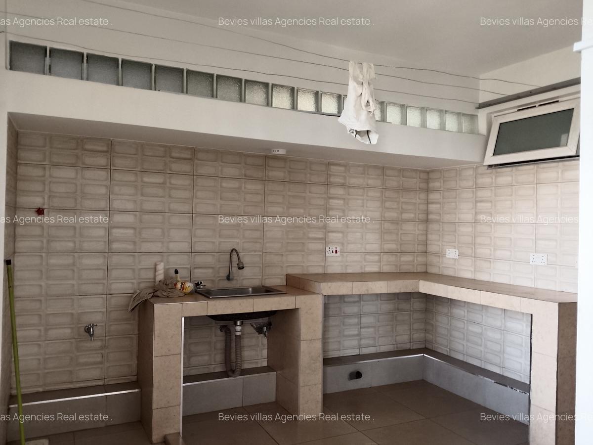 4 Bed Apartment with En Suite in Parklands - 5