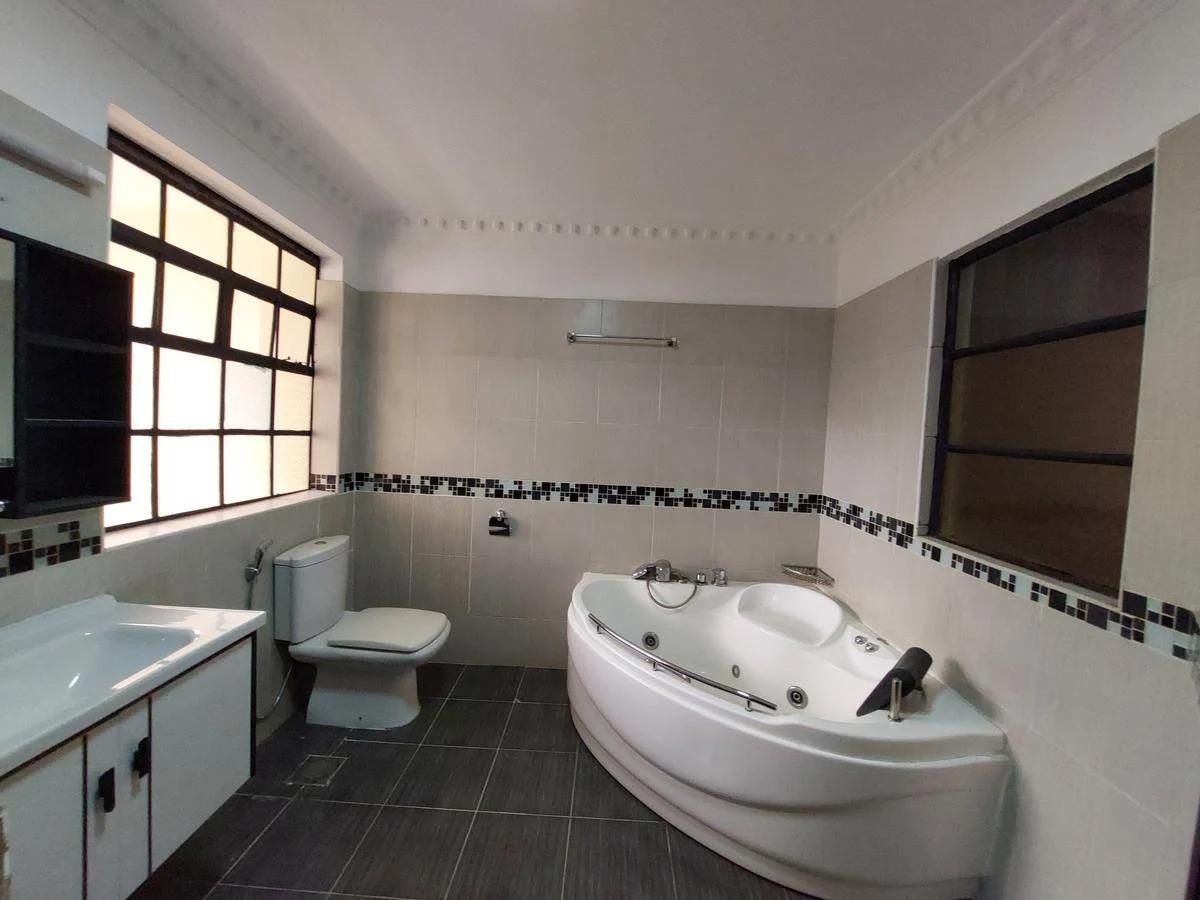 5 Bed House with En Suite in Lavington - 10