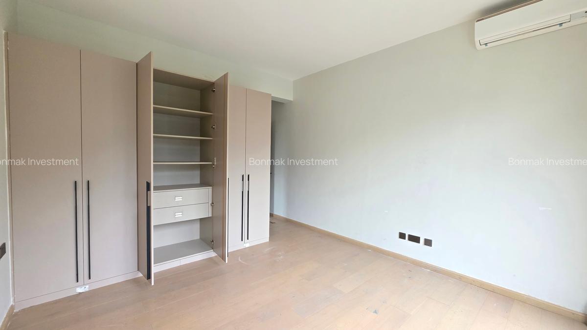 4 Bed Townhouse with En Suite at Lavington Green - 11