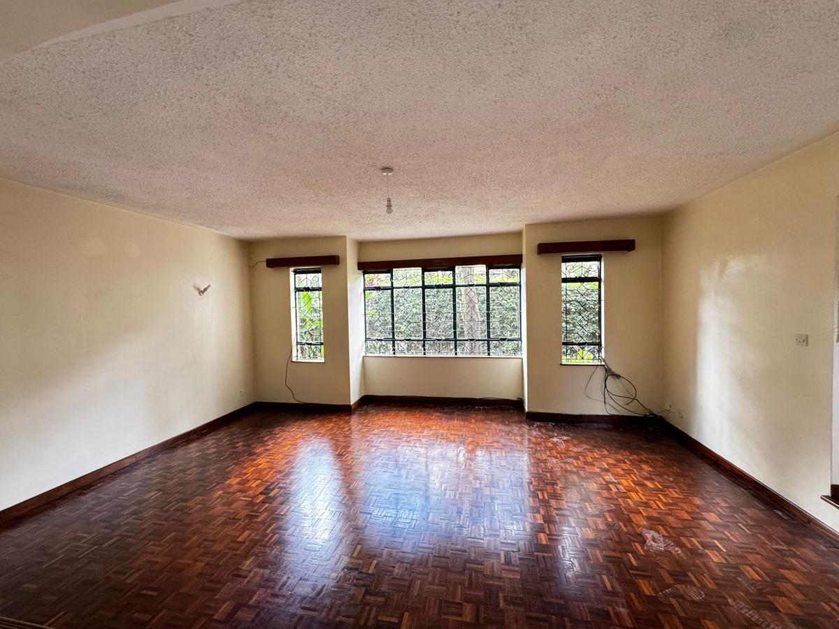 4 Bed Townhouse with En Suite in Brookside - 19