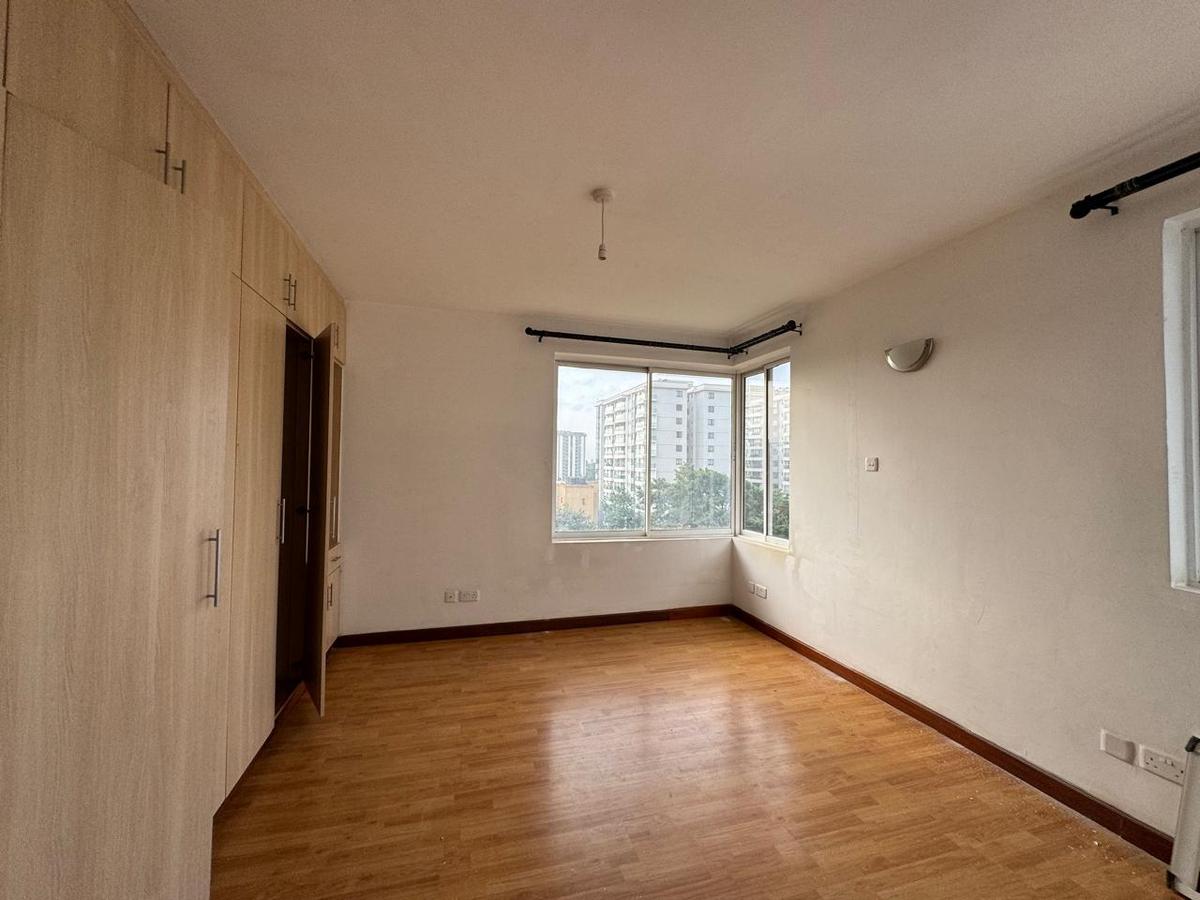 2 Bed Apartment with En Suite in Lavington - 8