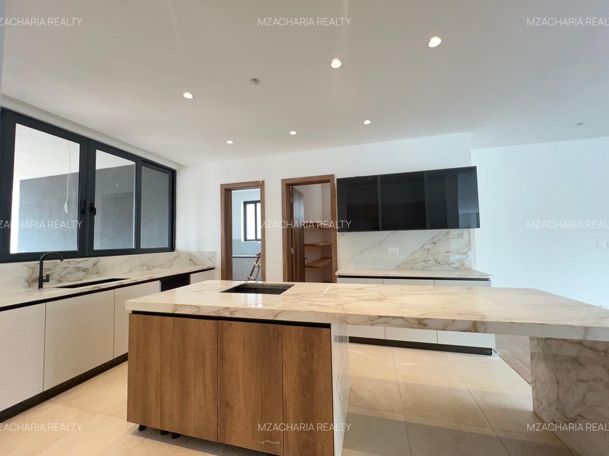 5 Bed Villa with En Suite in Nyari - 11