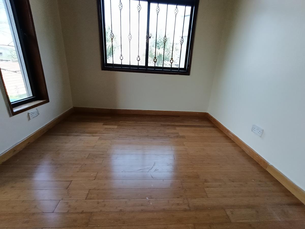 5 Bed Townhouse with En Suite in Lavington - 9
