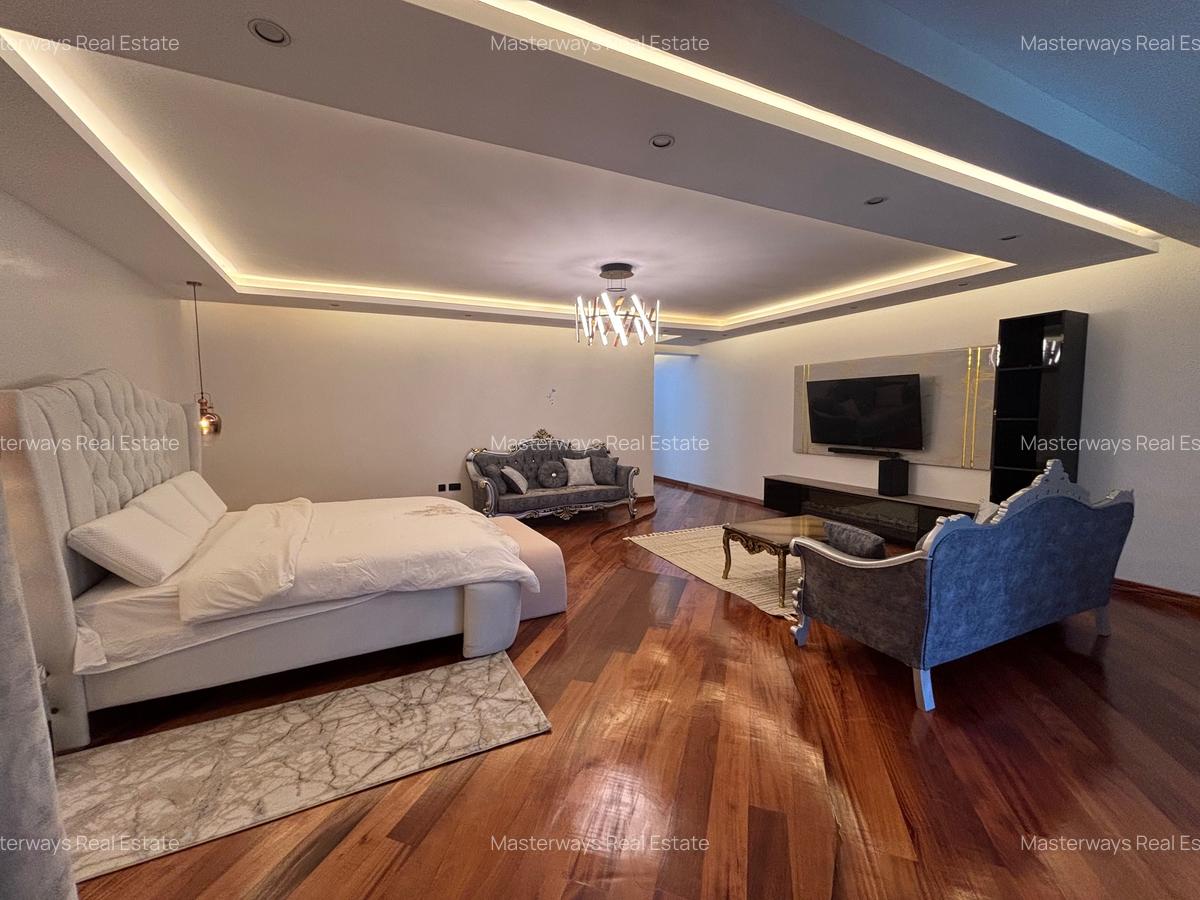 5 Bed House with En Suite in Runda - 8