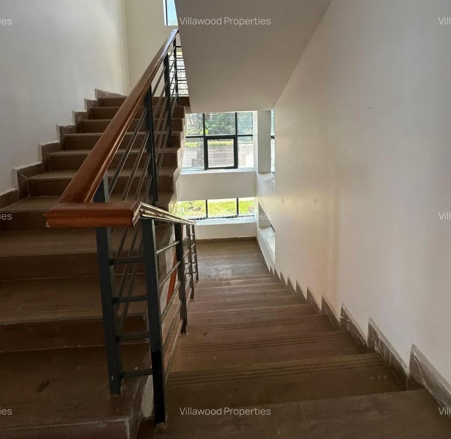 5 Bed Townhouse with En Suite in Lavington - 7