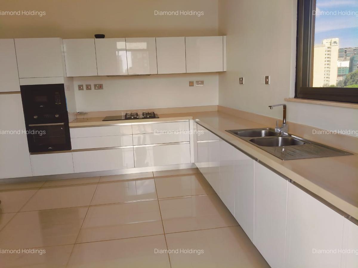 3 Bed Apartment with En Suite at Parklands - 1