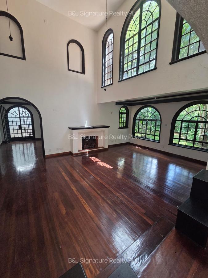 4 Bed Villa with En Suite in Riverside - 5