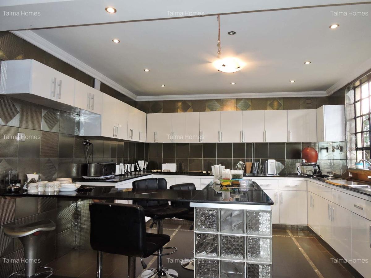 4 Bed Townhouse with En Suite at Off Peponi Road - 6