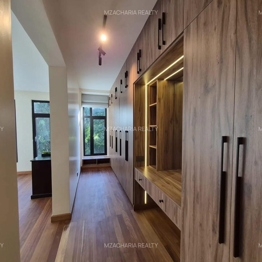 5 Bed Villa with En Suite in Runda - 10