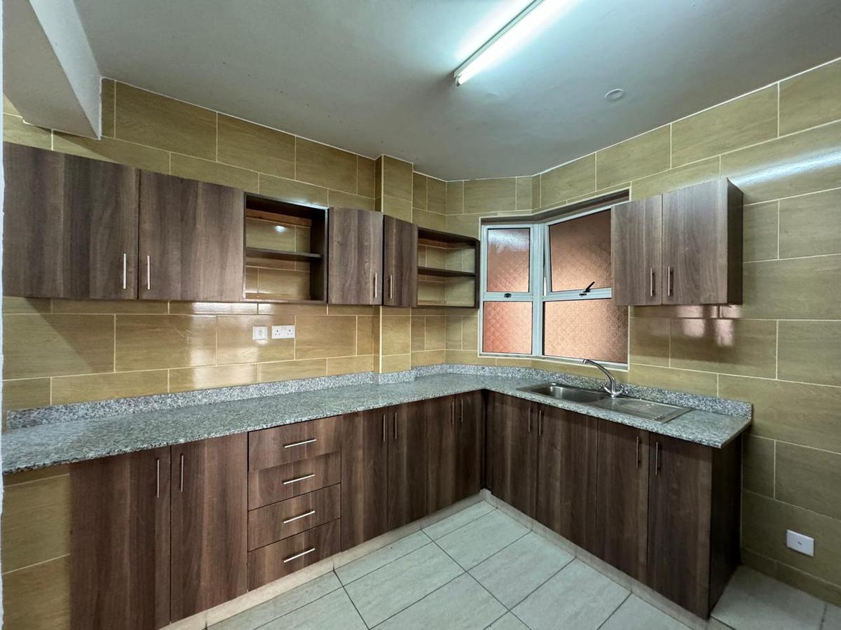 2 Bed Apartment with En Suite in Lavington - 9