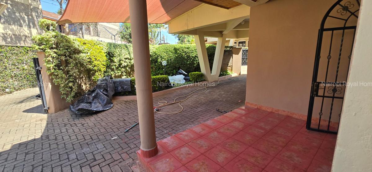 5 Bed Townhouse with En Suite at Lavington Green - 3