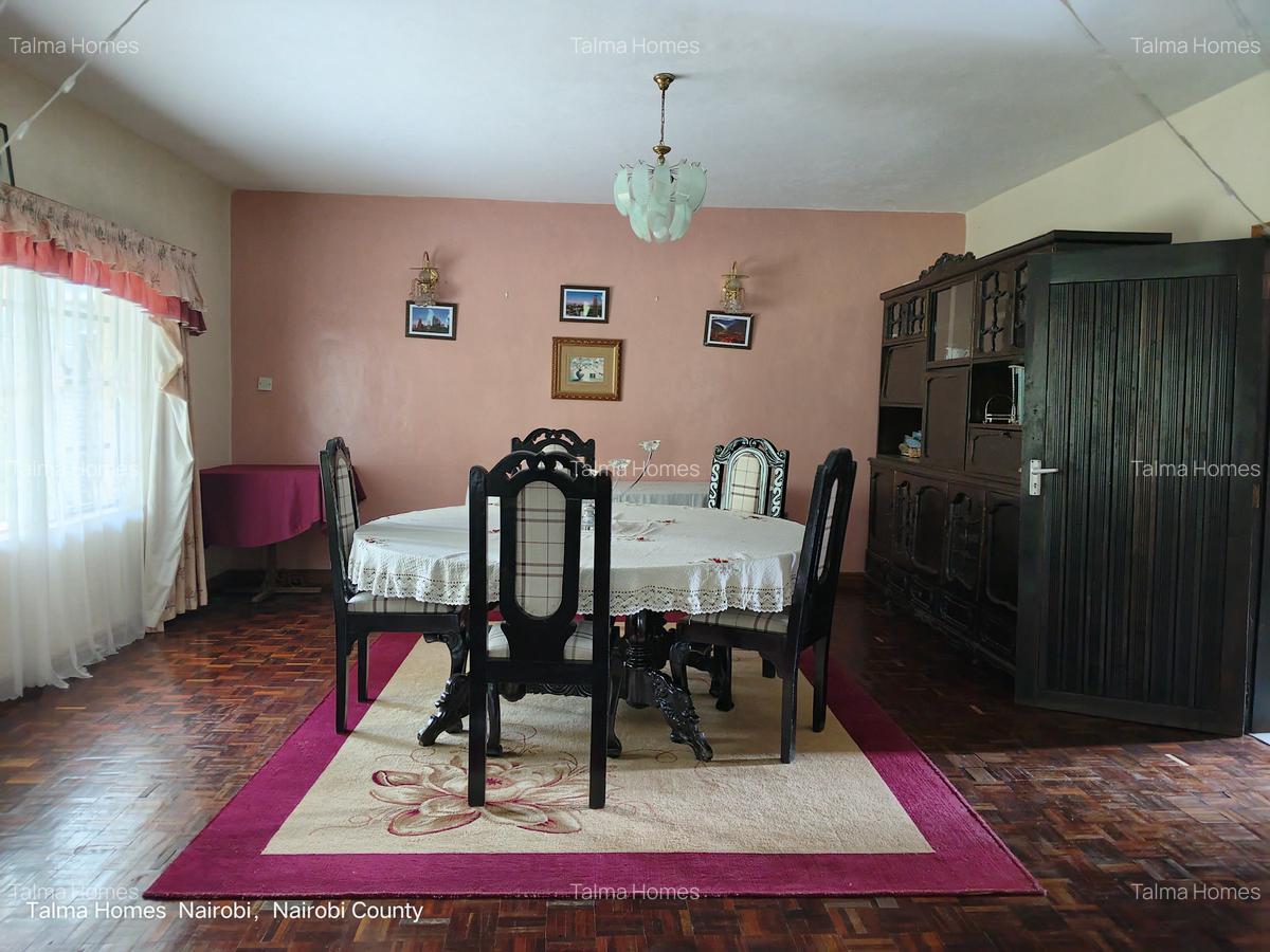 5 Bed House with En Suite at Ridgeways Lane - 6