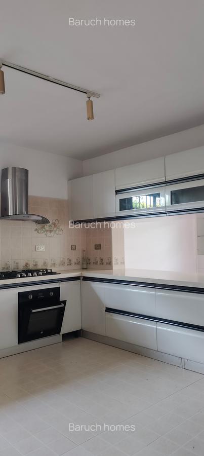 4 Bed Villa with En Suite in Runda - 2