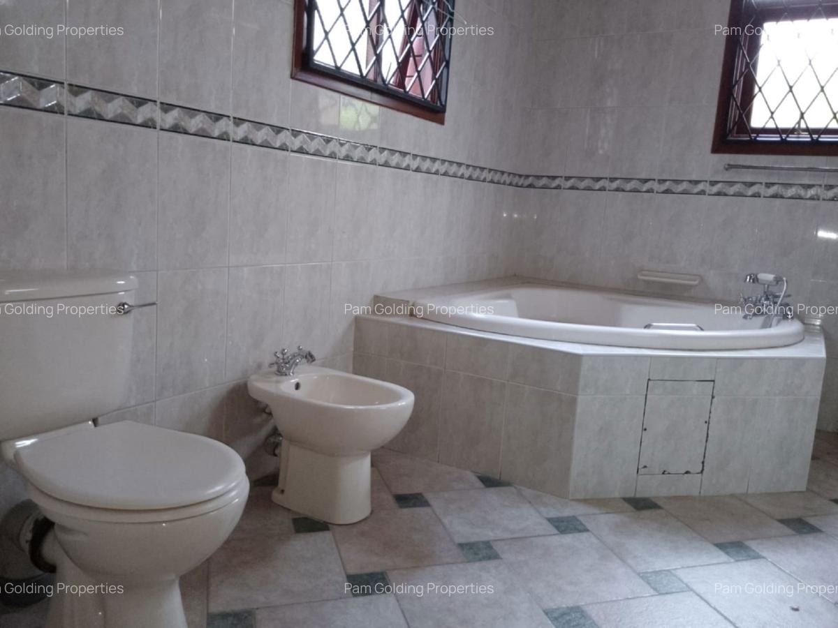 4 Bed Apartment with En Suite in Kilimani - 12