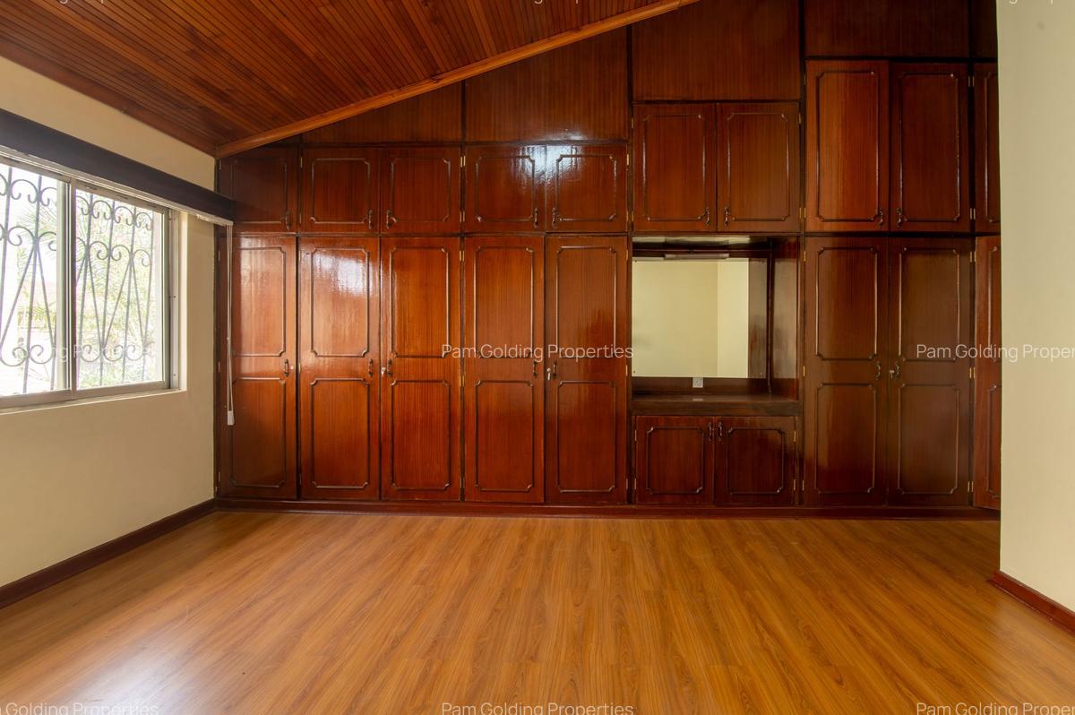 5 Bed Townhouse with En Suite at Ring Road - 18